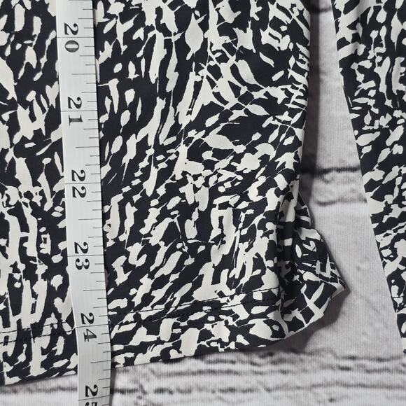 Athleta Ultimate Train Black White Print Long Sleeve Crew Neck Top Size Small - Picture 9 of 10